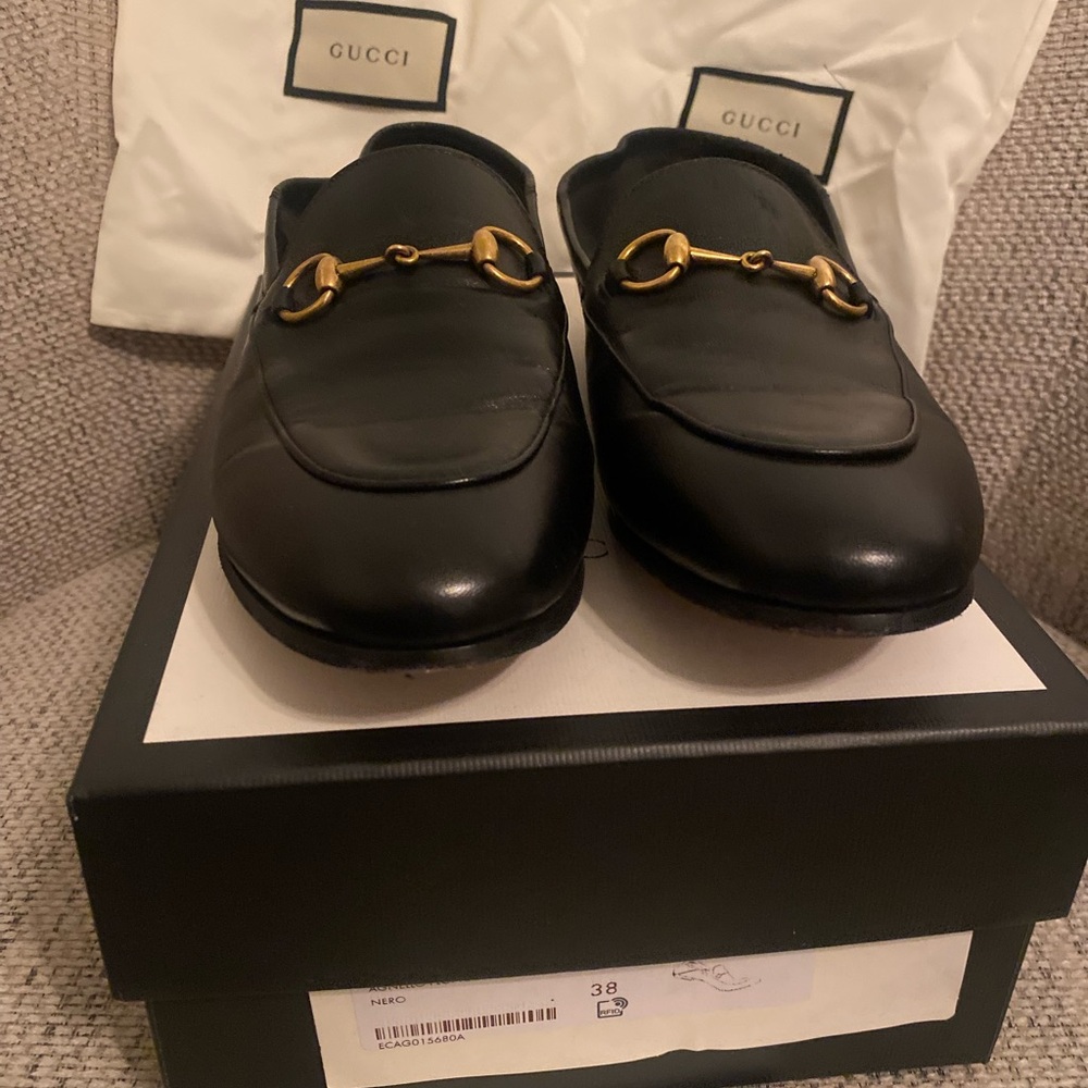 Gucci Black Leather Loafers with Gold Horsebit folds in the back also - Picture 2 of 16